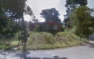 Esta es la casa que irá a remate en el barrio Cantegril de Punta del Este.