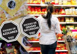 Un etiquetado de los alimentos similar al de Chile (foto) será implementado paulatinamente en Uruguay.