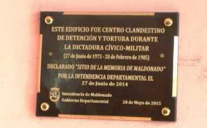 Con esta placa se declara al Paseo San Fernando como "Sitio de la Memoria" 