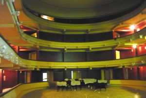 El 4 de Mayo con la presentación de la Filarmónica de Montevideo se inaugurará el Teatro. 