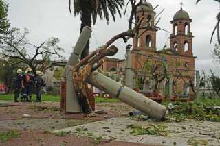 Impactante imagen del centro de Dolores tras el pasaje del tornado.