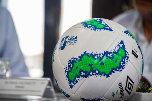 Peñarol lidera la anual; Nacional cesó a Bava