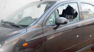 El coche en el que llegó Blois Castro a "Tijuana", presentando varios impactos de bala.