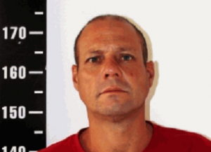 Marcelo Gabriel Fernández Villar, robó en una casa de Playa Verde y a las pocas cuadras quiso hacer lo mismo pero lo sorprendió la Policía.