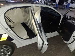 Daños visibles en el móvil que trasladó al iracundo sujeto.