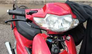 La moto que llevaba Reboledo Álvarez cuando lo sorprendió la Policía. 