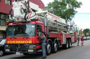 Camión Bronto de la dirección Nacional de Bomberos que en alguna oportunidad estuvo apostado en Maldonado.