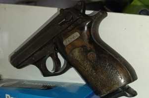 El arma utilizada por el dúo de rapiñeros durante el atraco.