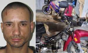 Kevin Eduardo Martínez y la moto que había hurtado.