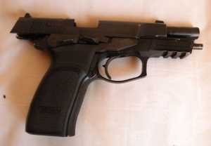 El arma homicida, la pistola Bersa que empuñaba Marcos Pintos