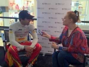 El piloto que lidera la Fórmula E, dialogando con MaldonadoNoticias este viernes en Conrad.