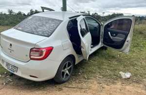 El auto de Gabriela Chiribao, escenario del salvaje ataque.