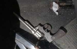 Revólver que llevaba el hombre de 31 años detenido el lunes último