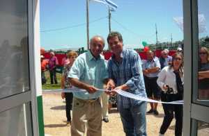 Alcalde Quintana y el presidente del Club Colón, Jorge Olivera, realizaron corte de cinta. 