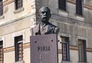El busto de Francisco Piria, emplazado frente a la colonia de vacaciones de la Anep