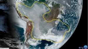 Imagen satelital de la "pluma de humo" y toda el área de Sudamérica que está afectando.