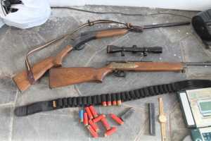 Algunas de las armas y proyectiles incautados durante las detenciones practicadas en abril.