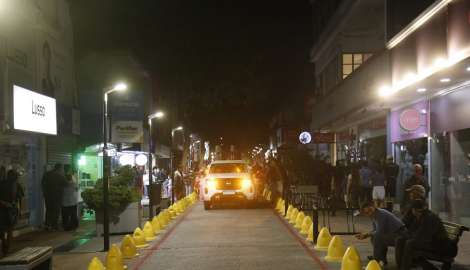 La plaza San Fernando se vistió de fiesta y se abrió la casa de Papá Noel y la peatonal Sarandí