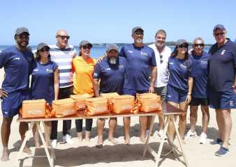 Guardavidas de Maldonado recibieron donación de botiquines para primeros auxilios