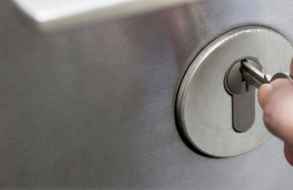 Empleado de un edificio de Punta del Este fue descubierto robando en un apartamento