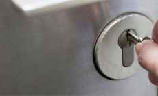 Empleado de un edificio de Punta del Este fue descubierto robando en un apartamento