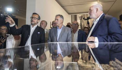 El presidente Orsi participó en apertura de muestra en el MACA al que calificó como “faro cultural”