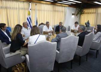 Delegación diplomática de EEUU se reunió con el intendente de Maldonado y otros jerarcas