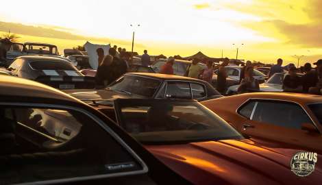 Se realiza en Piriápolis una nueva edición del encuentro de vehículos americanos “Lokustom Cirkus”