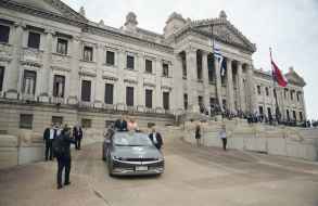 Partido Colorado reclamó transparencia al gobierno por la compra del vehículo del Presidente