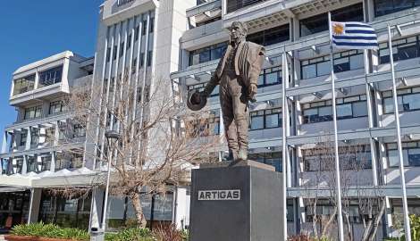Intendencia de Maldonado y municipios no atienden este viernes por el aniversario del natalicio de Artigas