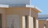 Provocó múltiples daños y robó todo lo que pudo en dos viviendas del nuevo barrio