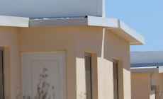Provocó múltiples daños y robó todo lo que pudo en dos viviendas del nuevo barrio