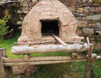 Pura tradición en el Cuartel de Dragones de Maldonado: un horno de barro