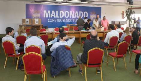 Dos empresas van por el servicio de recolección de residuos en Maldonado por 10 años
