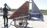 Reinauguraron remodelado monumento que recuerda la batalla de la Loma de Ortiz