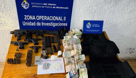 Joven de 20 años tenía un potente arsenal, drogas y dinero en su casa del barrio Maldonado Nuevo