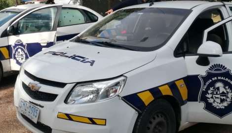 Confuso incidente entre un hombre encontrado desvanecido y armado y varios adolescentes